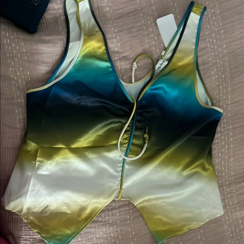 Gradient Sleeveless Crop Top